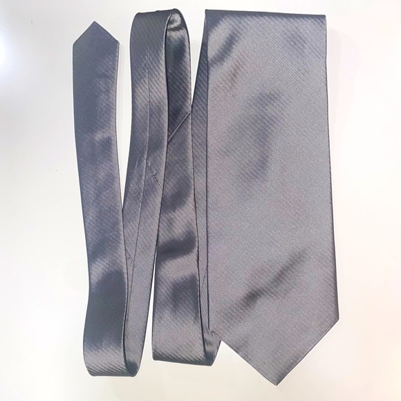 CARLO PALAZZI Men’s Necktie Grey Solid Design 100% Italian Silk - Picture 4 of 4